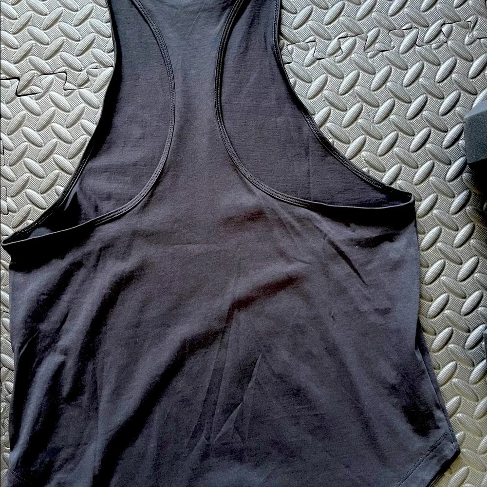 Adidas Active Workout Top New with Tags 🏷️ Size Small in Black Color - Picture 4 of 6